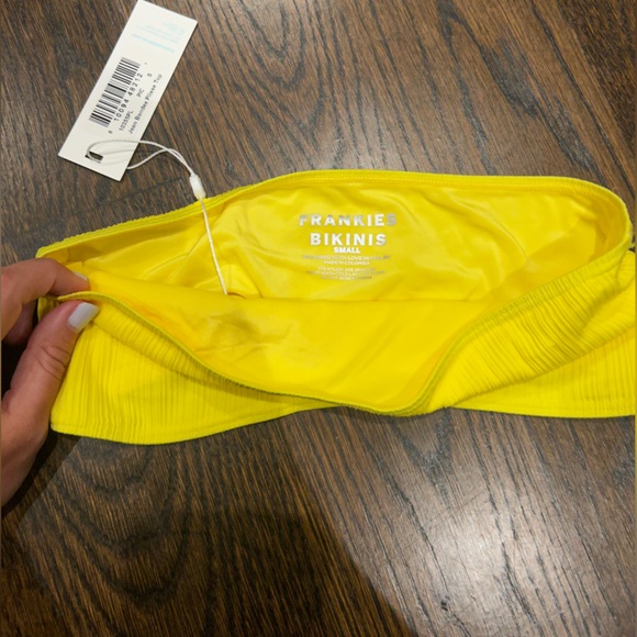 Tags on never worn!Frankie’s Bikinis Jean Bandea Plisse Bikini Top Bright yellow - Picture 5 of 8